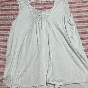 Suzy Shier size 2x-  White Tank Top with lacy embellishments - new or like new
